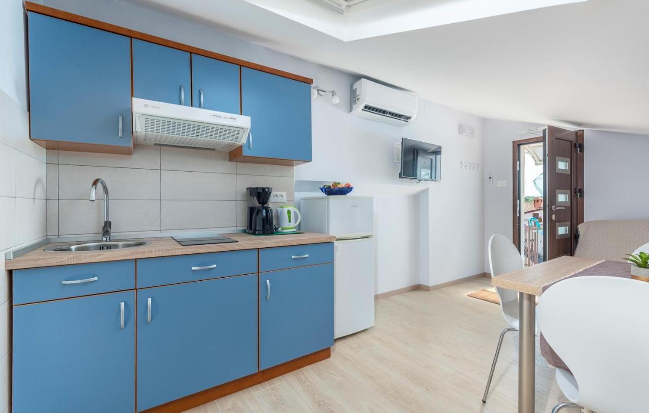 Apartment Vilma Funtana Exterior photo