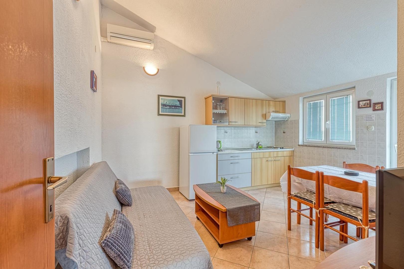 Apartment Vilma Funtana Exterior photo