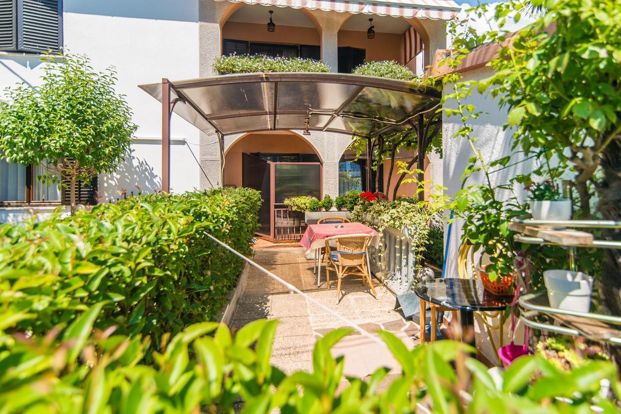 Apartment Vilma Funtana Exterior photo