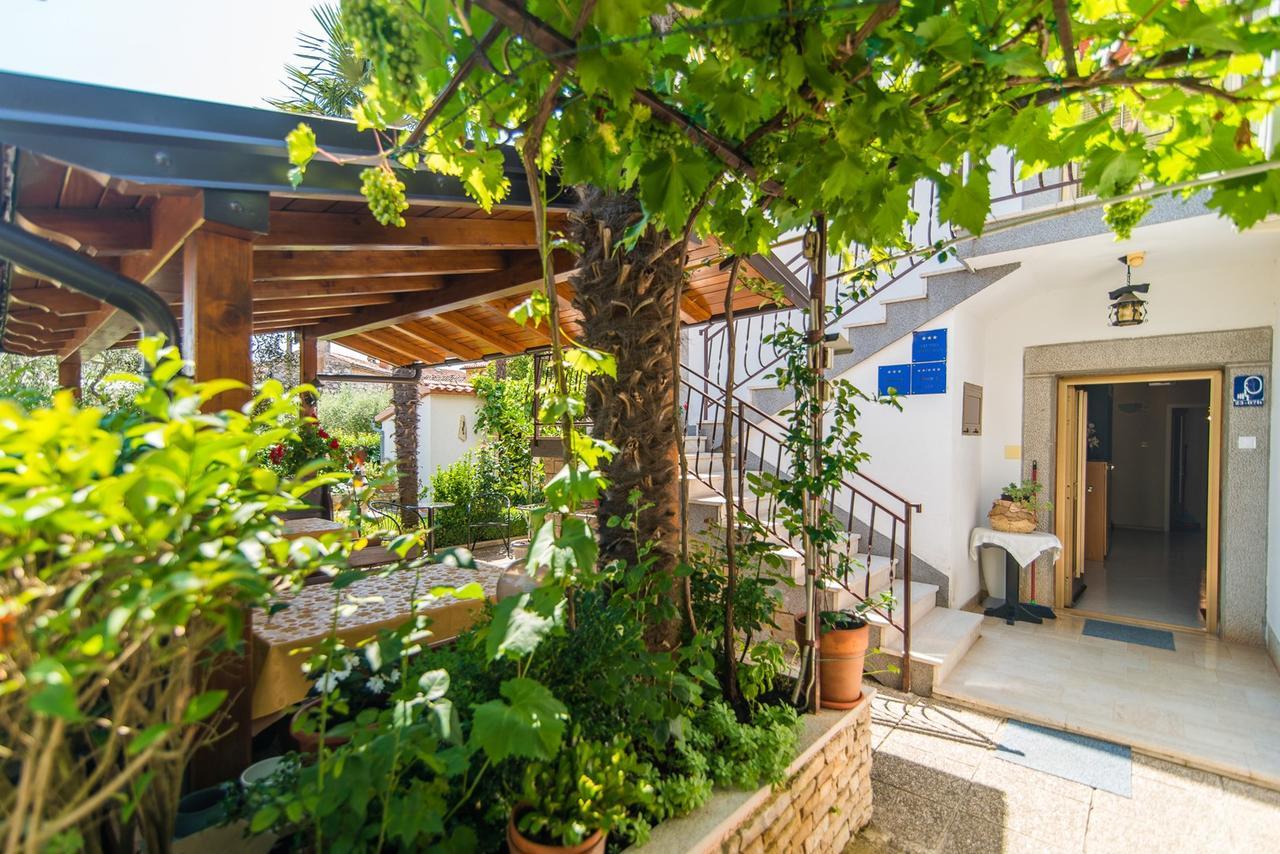 Apartment Vilma Funtana Exterior photo