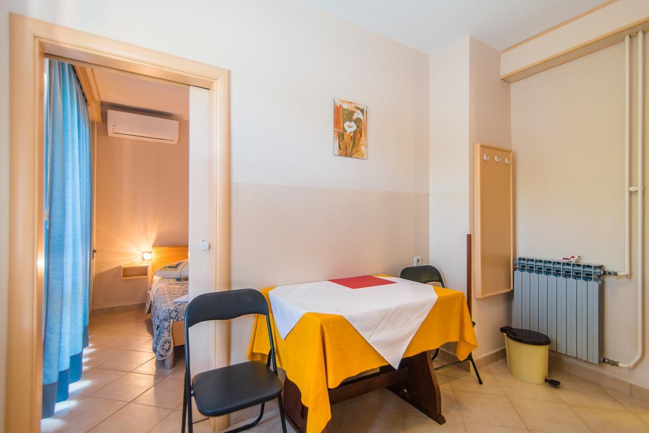 Apartment Vilma Funtana Exterior photo