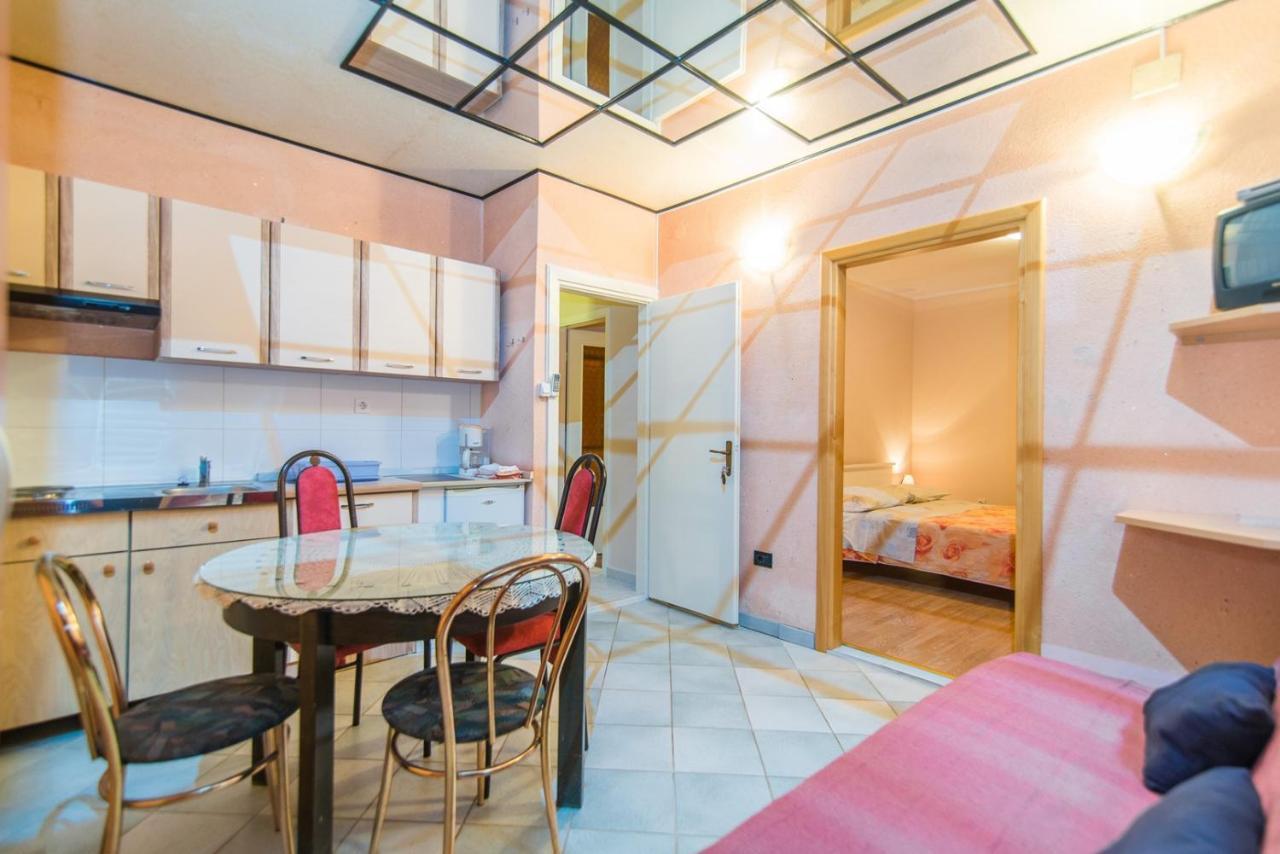 Apartment Vilma Funtana Exterior photo